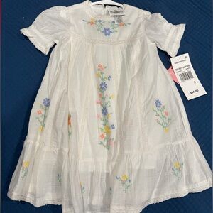 Rare Editions White embroidered dress with puffy sleeves Size: 5 years